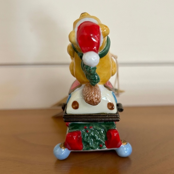 Classic Pooh Midwest of Cannon Falls Porcelain Hinged Box - Picture 2 of 7